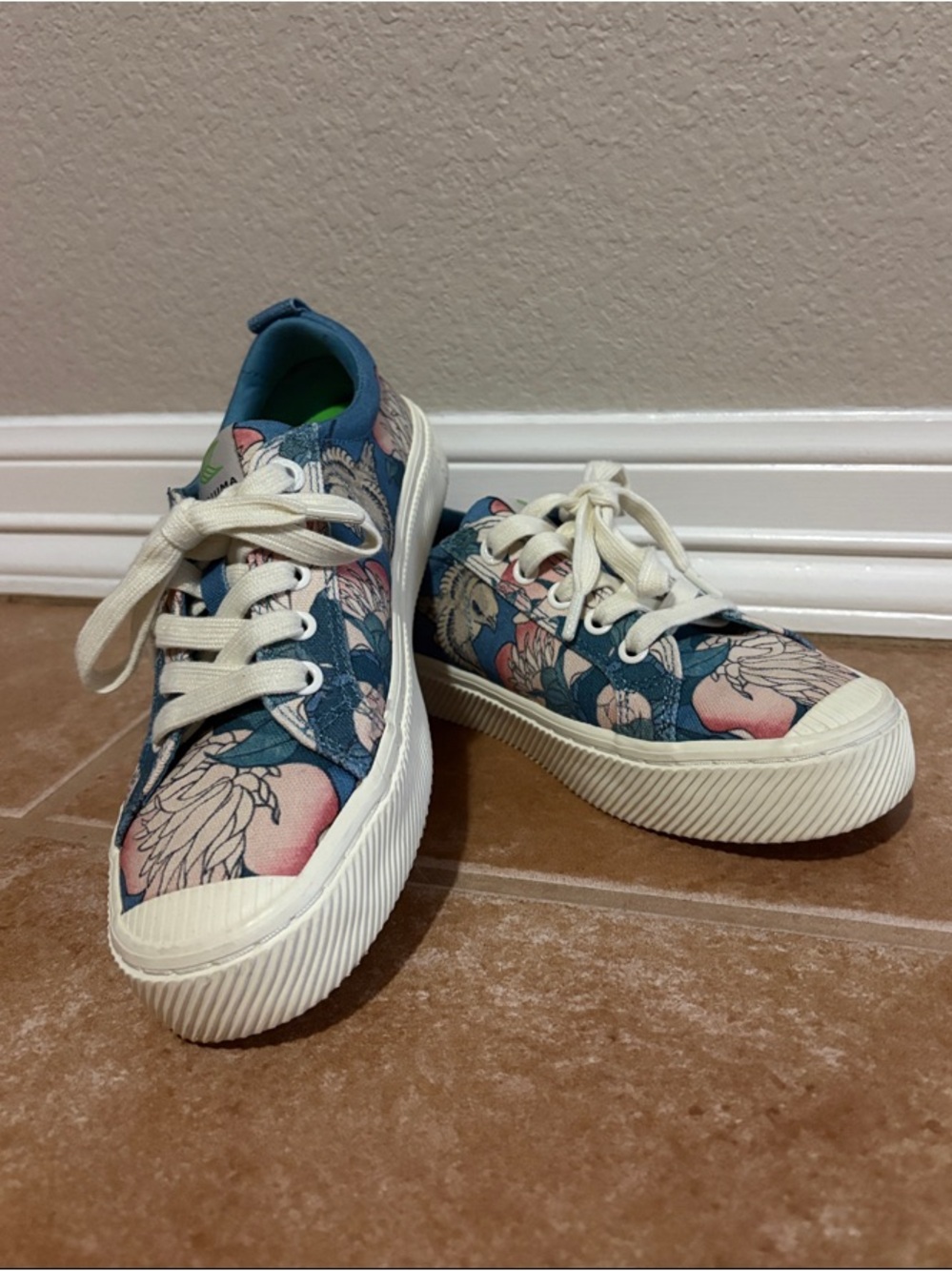 Cariuma Women’s Floral Lace-Up Sneakers in Teal and Pink